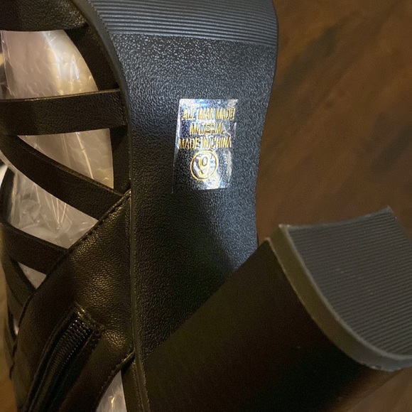 NEW black strappy caged block heels - Picture 3 of 3